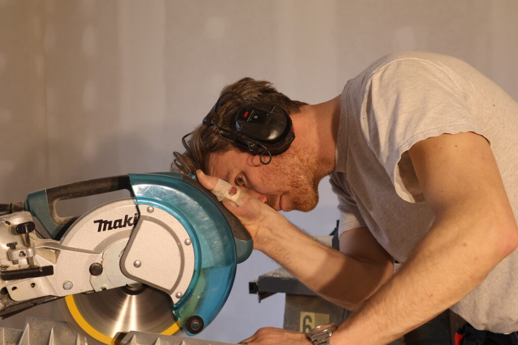 Andreas från Snickar Oden bygger altan i Odensjö